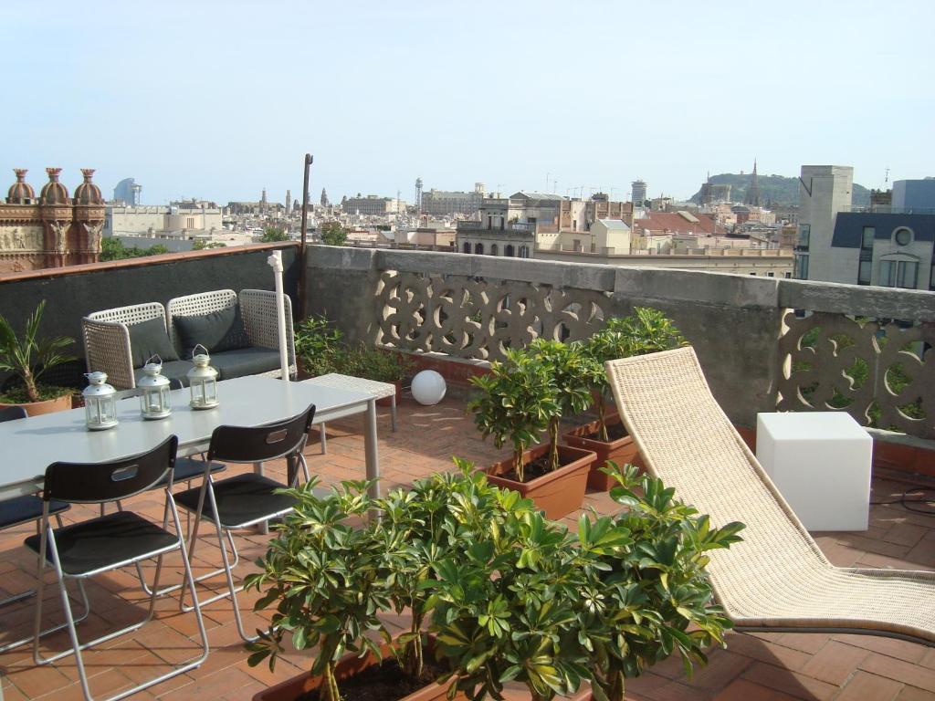 My Space Barcelona Pool City Center Bagian luar foto