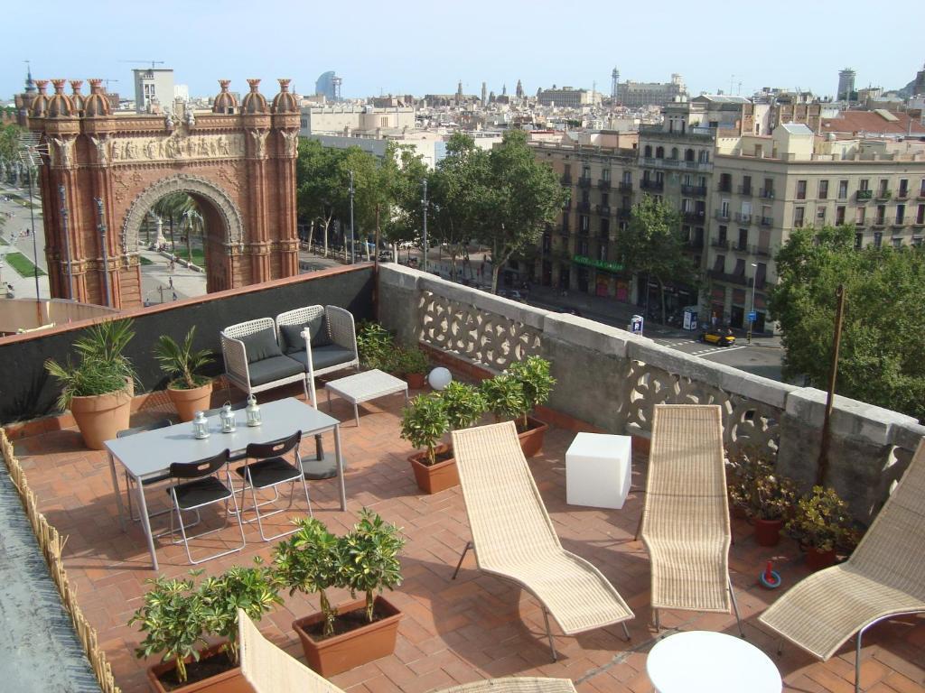 My Space Barcelona Pool City Center Bagian luar foto