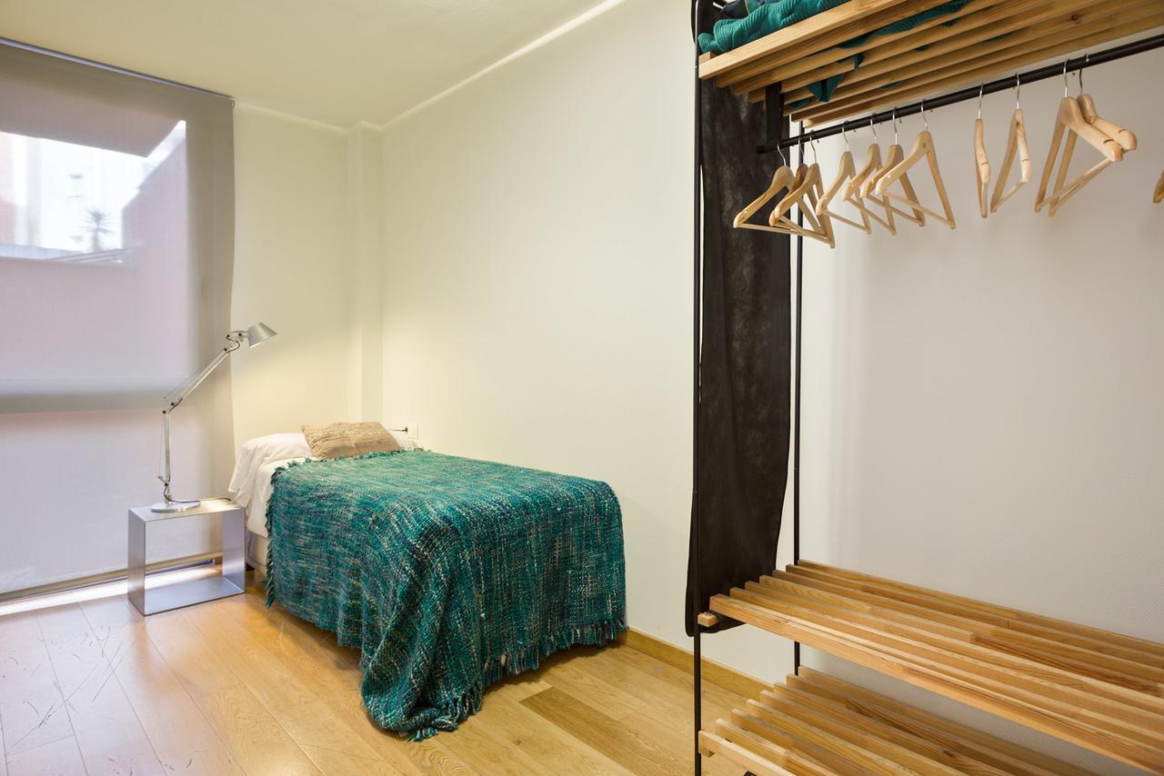 My Space Barcelona Pool City Center Bagian luar foto