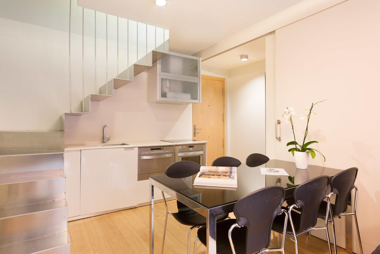 My Space Barcelona Pool City Center Bagian luar foto