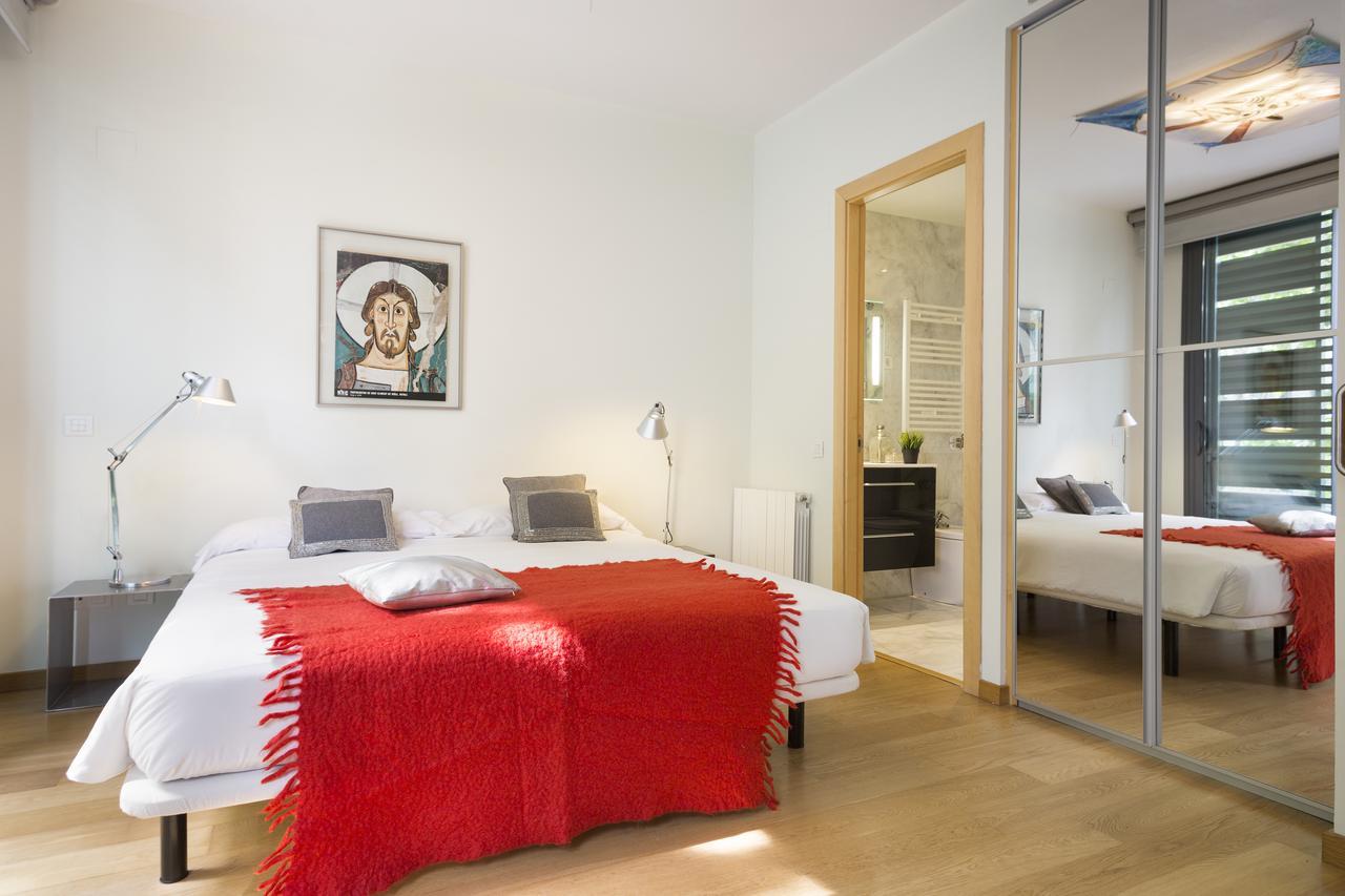 My Space Barcelona Pool City Center Bagian luar foto