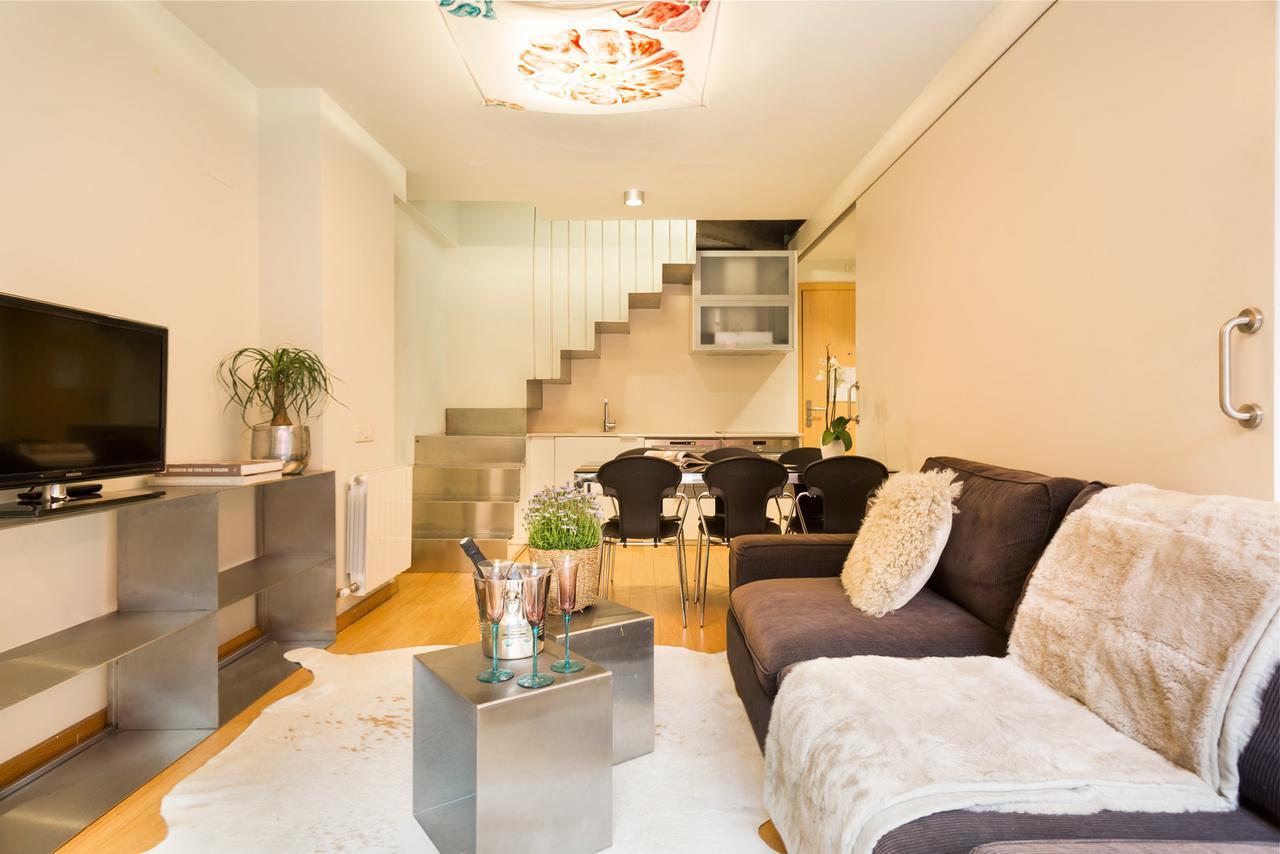My Space Barcelona Pool City Center Bagian luar foto