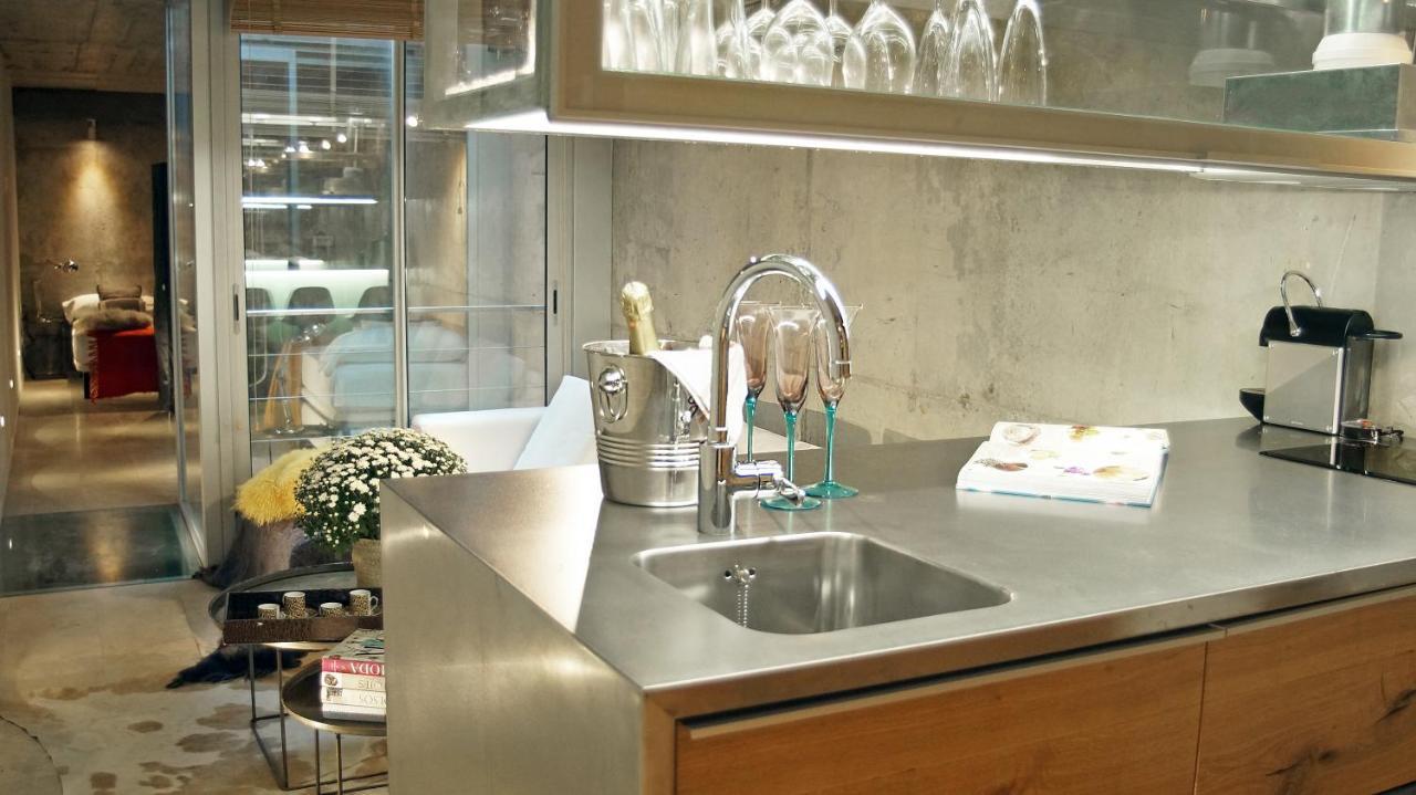 My Space Barcelona Pool City Center Bagian luar foto