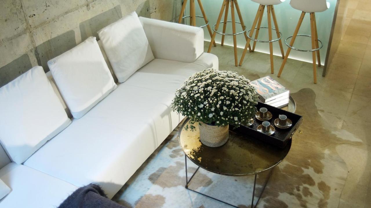 My Space Barcelona Pool City Center Bagian luar foto