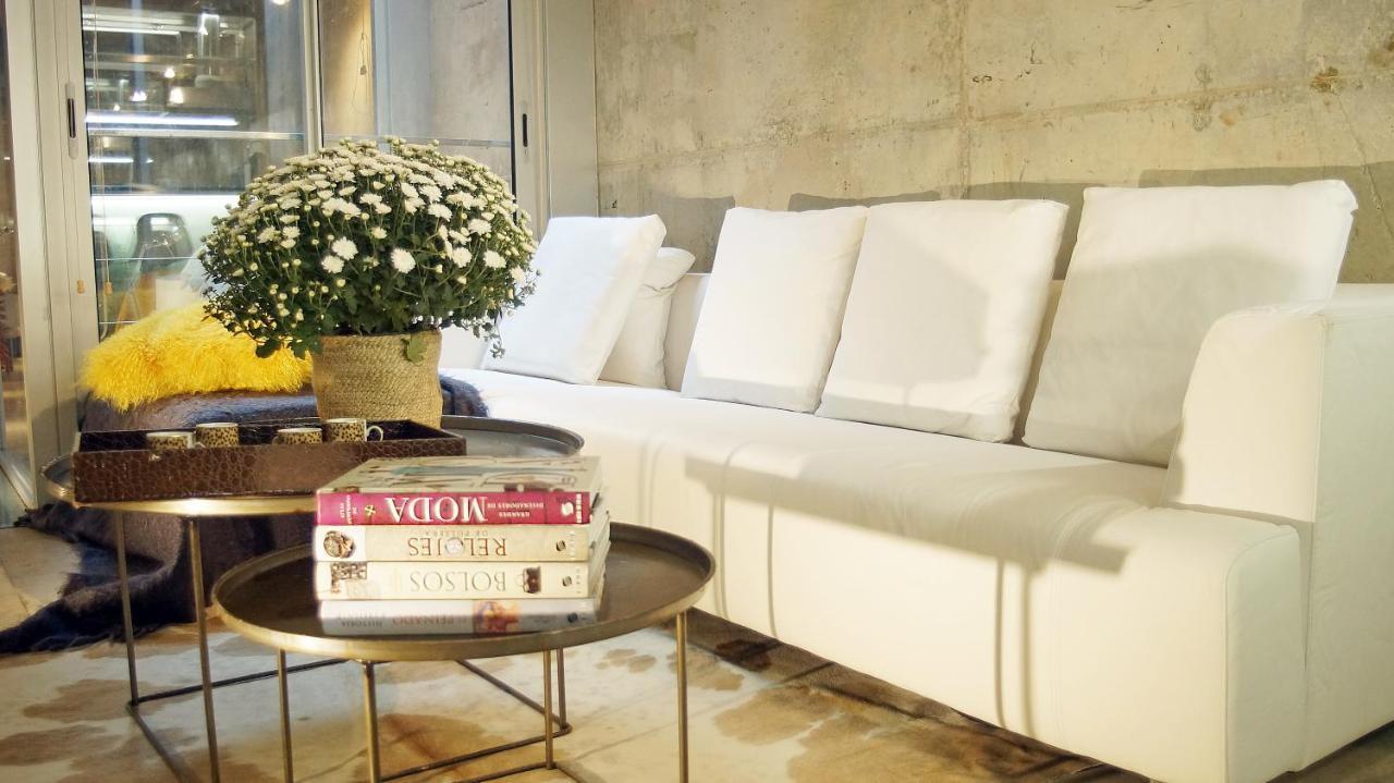 My Space Barcelona Pool City Center Bagian luar foto