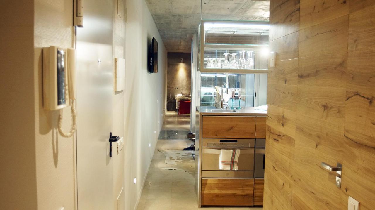 My Space Barcelona Pool City Center Bagian luar foto