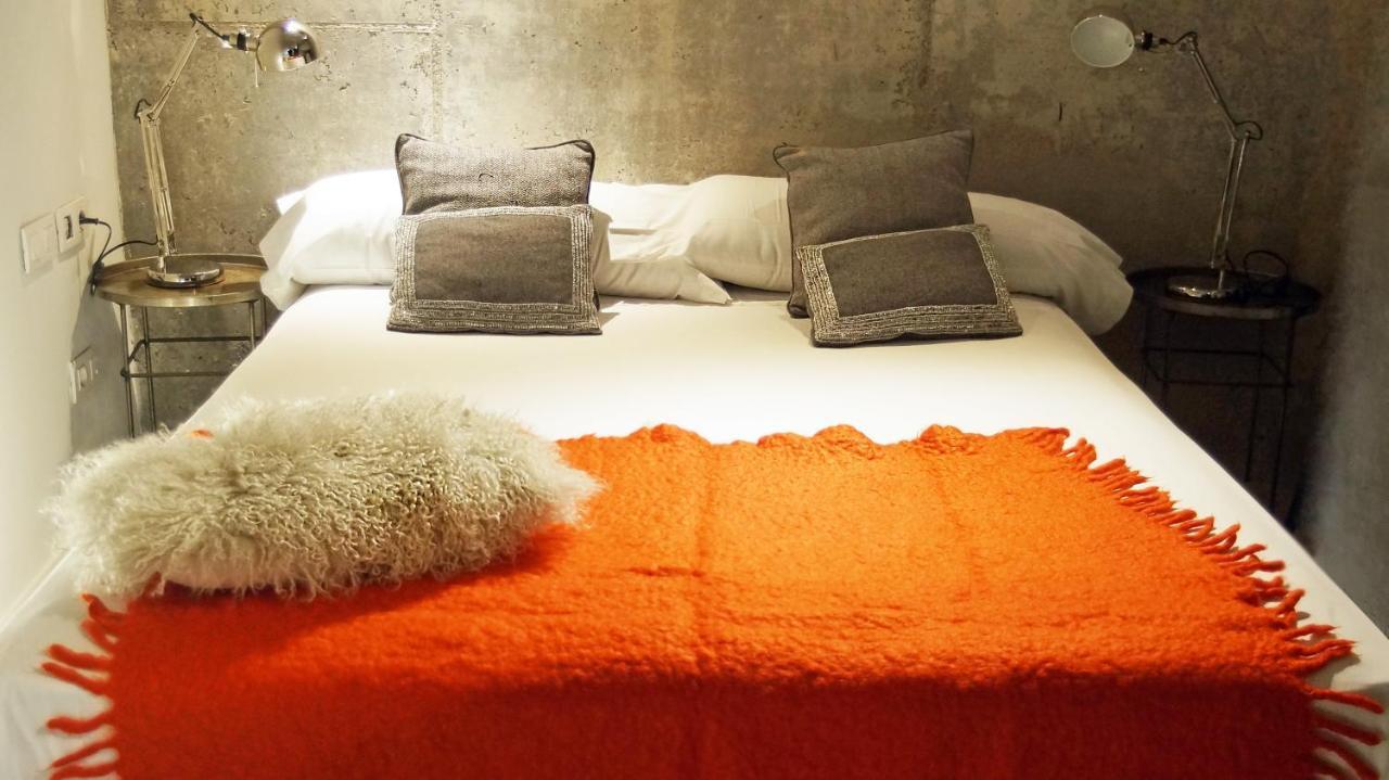 My Space Barcelona Pool City Center Bagian luar foto