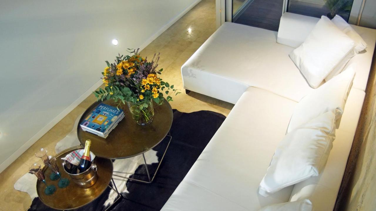 My Space Barcelona Pool City Center Bagian luar foto