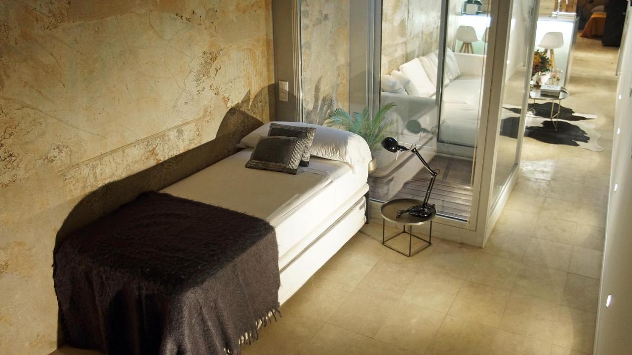 My Space Barcelona Pool City Center Bagian luar foto