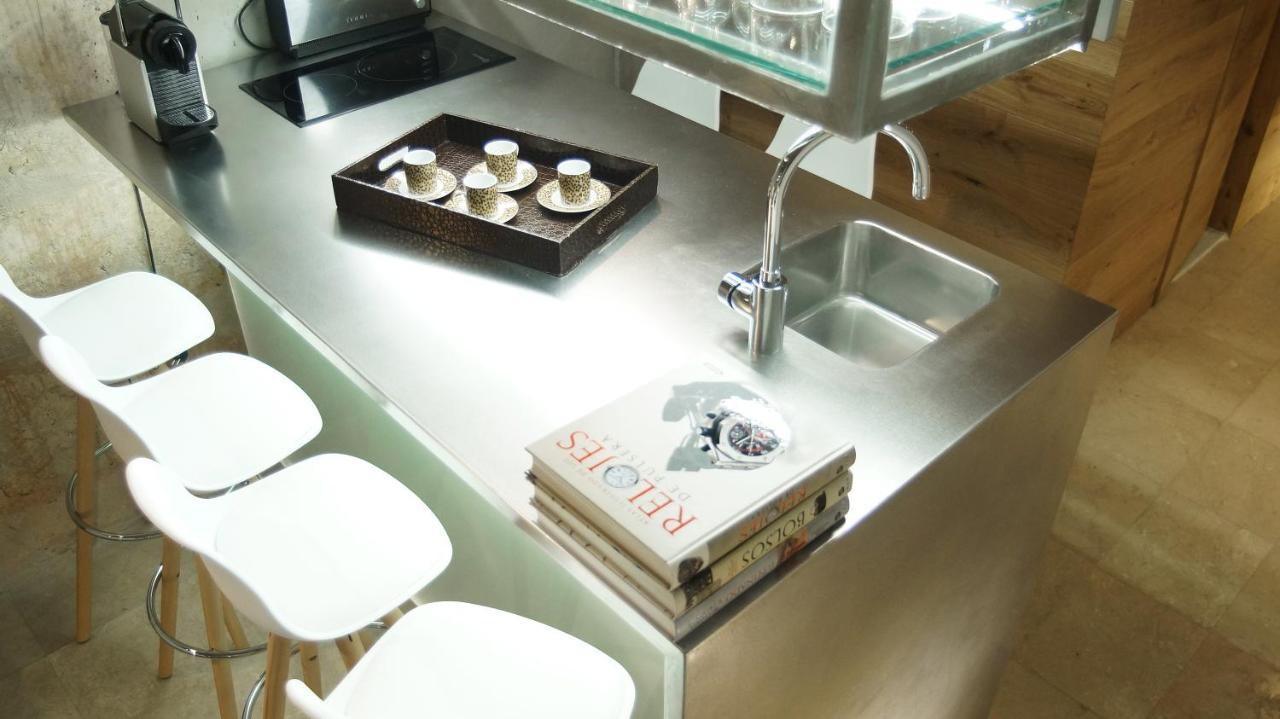My Space Barcelona Pool City Center Bagian luar foto