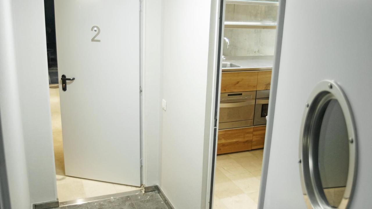 My Space Barcelona Pool City Center Bagian luar foto