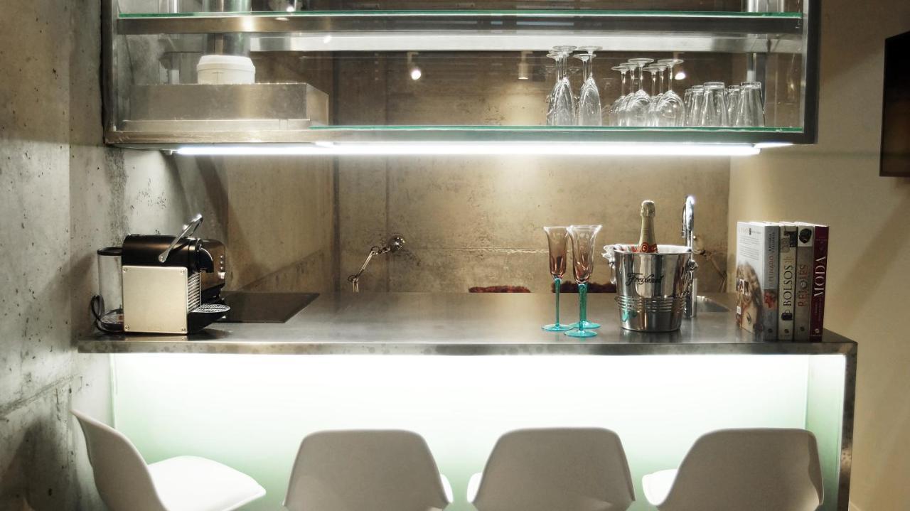 My Space Barcelona Pool City Center Bagian luar foto