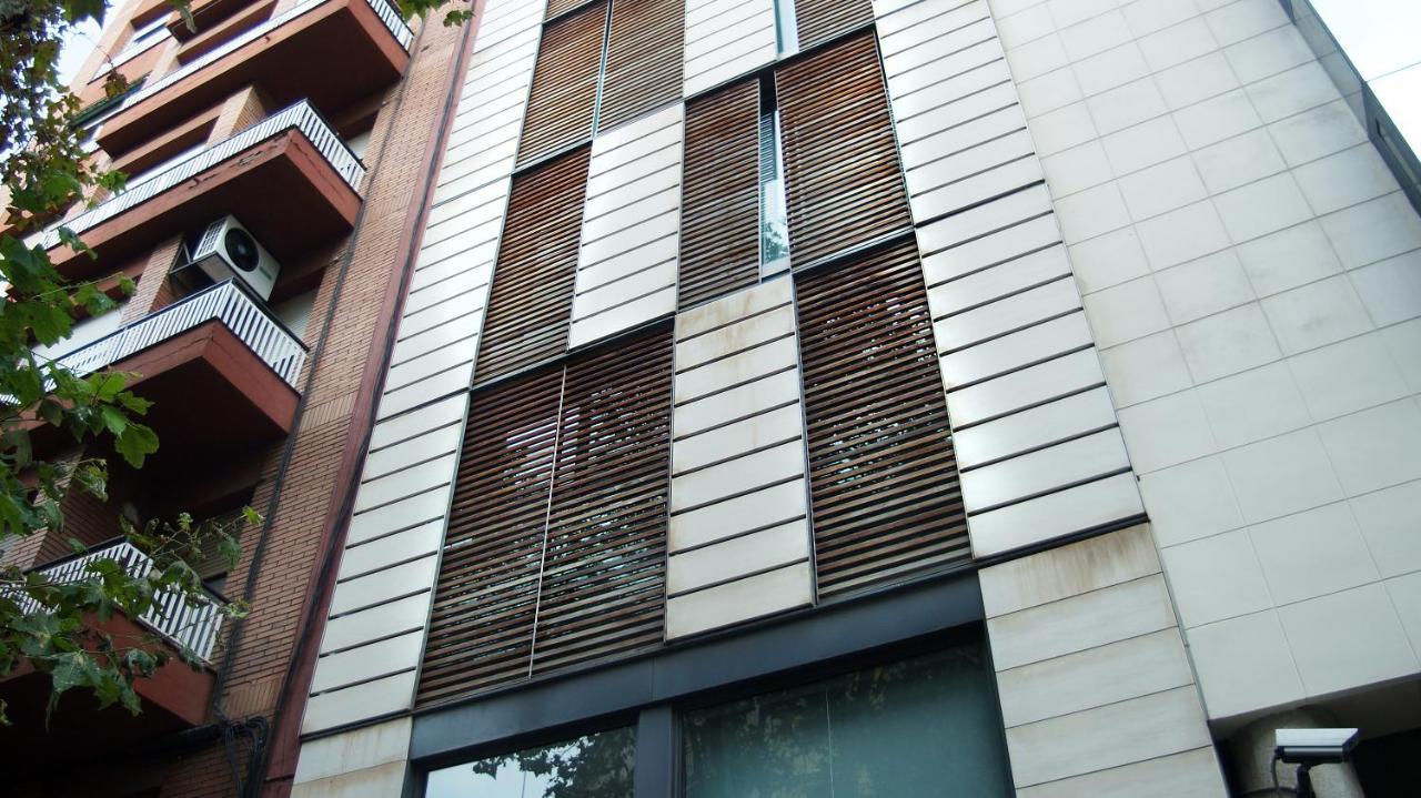 My Space Barcelona Pool City Center Bagian luar foto