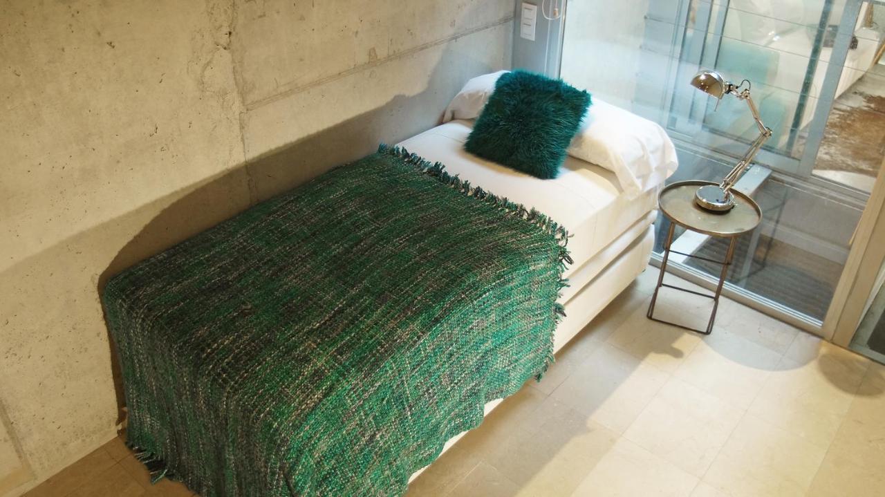 My Space Barcelona Pool City Center Bagian luar foto