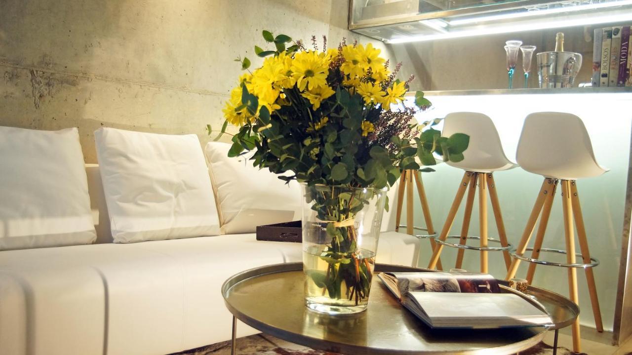 My Space Barcelona Pool City Center Bagian luar foto